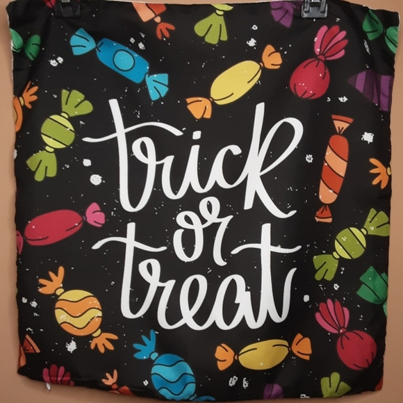 NEW Set of 4 Halloween Pillowcovers - nice soft feel with vibrant colors! - Picture 2 of 10